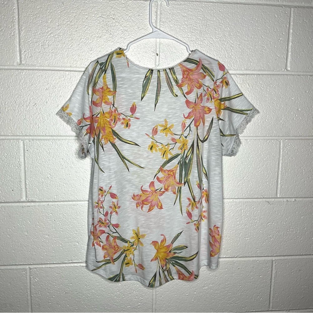 < Torrid White Floral Lace Trimmed Top > - Picture 6 of 6